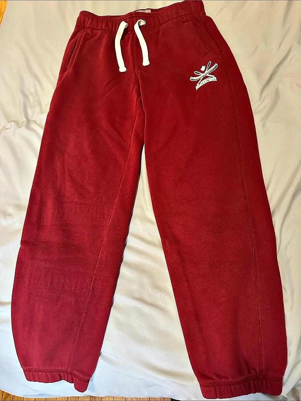 Beaver Canoe Fleece Jogger Pants in Red Boy’s XL Like New